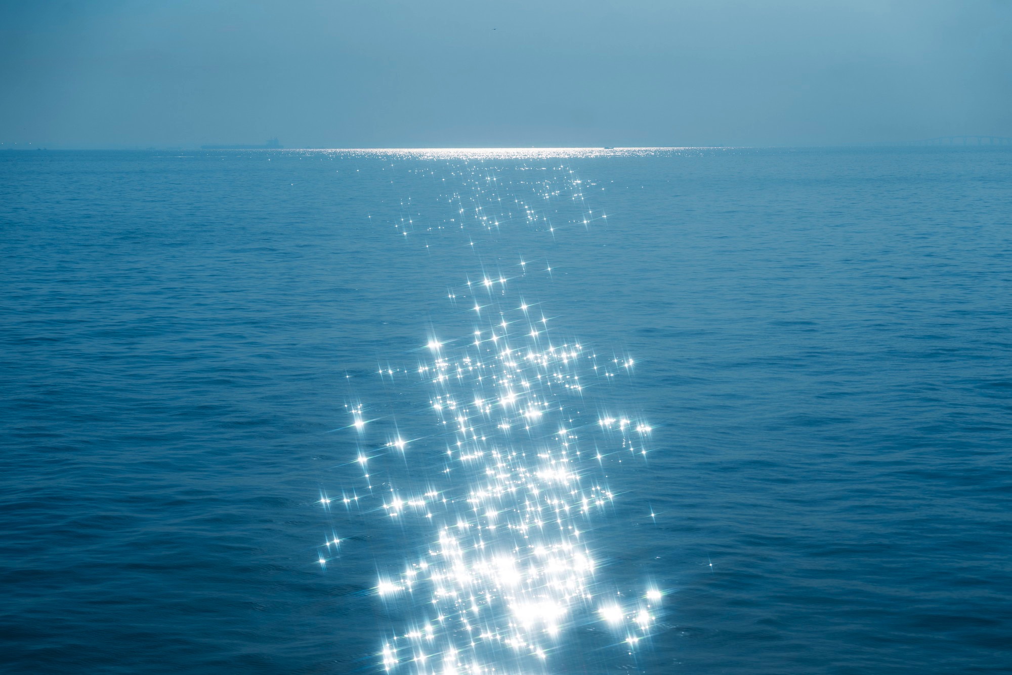 Sample photos of the shimmering ocean surface taken with Natural Cross