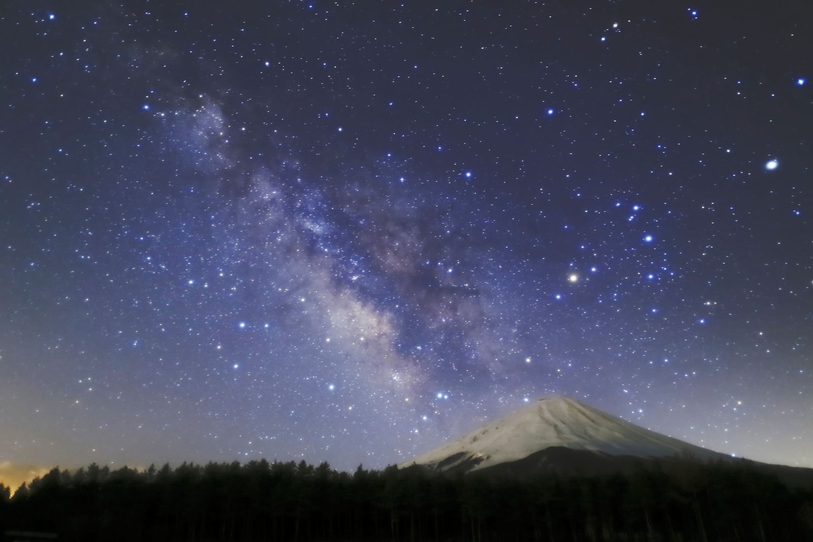 Foto by Ookubo Hidetoshi "Space Fuji Mountain"