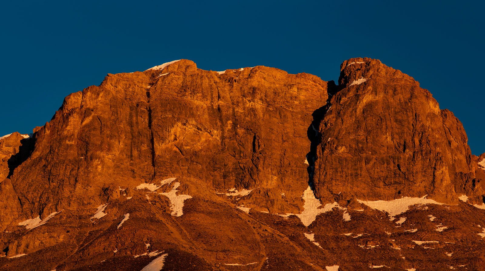 Rocks illuminated with last sun rays. Kenko PRO1D+ INSTANT ACTION VARIABLE NDX3-450+C-PL lets me catch the deep colors of pure rocks by eliminating any reflections, also creating a deep blue sky using C-PL function.