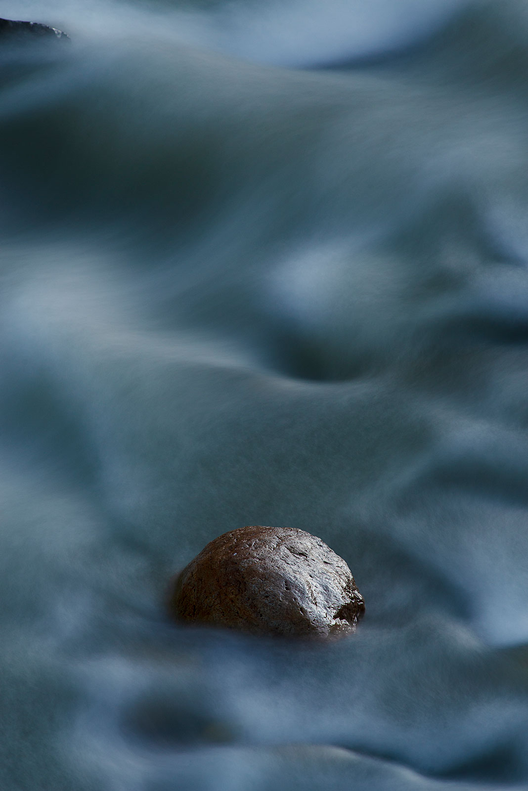 13 seconds exposure on the high end of PRO1D+ INSTANT ACTION VARIABLE NDX3-450+C-PL creates a beautiful motion flow around the stone at the river. But before the main long exposure, framing and focusing was an easy way at low numbers.